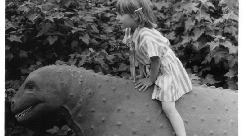 Schöner als auf einem Pferd: Eva Gaeding schickte ein Foto aus dem Jahr 1987. Zu sehen ist sie selbst – als kleines Mädchen.
