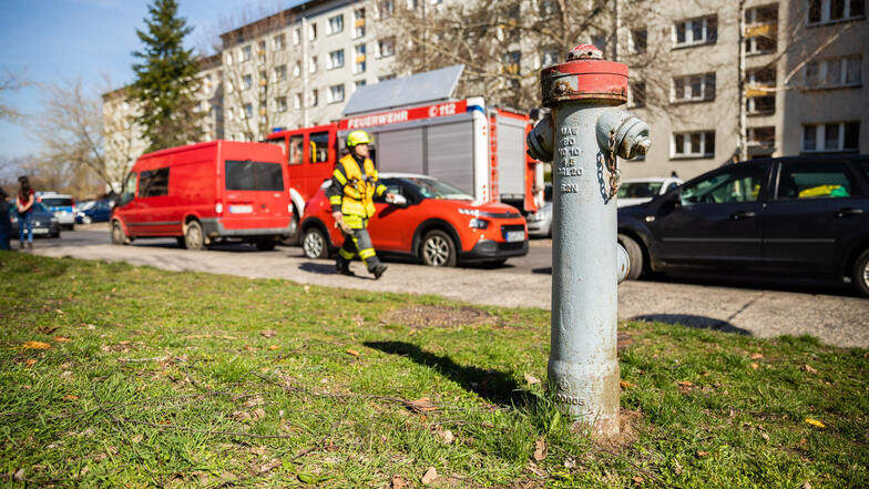 Mehrere Feuerwehren mussten am Sonnabend ins Kamenzer Neubaugebiet ausrücken.