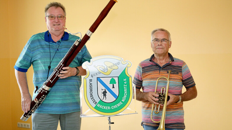 Dieter Mika und Christian Werner verstehen sich prima. Der Mann mit dem Fagott ist der Nachfolger des Trompeters im Wacker-Blasorchester.