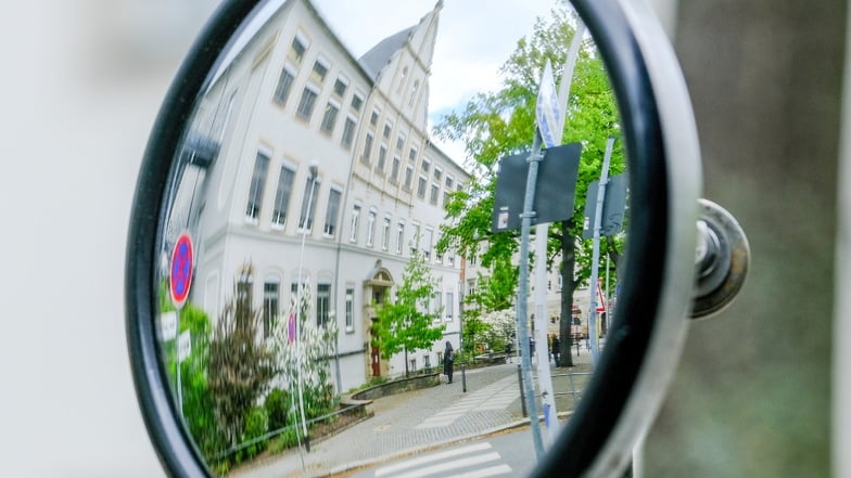 Auf dem Putzplan steht auch der Bolzplatz an der Schiller-Grundschule.