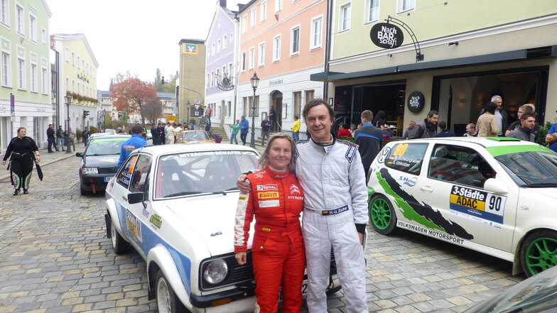 Katrin und Hans-Ulrich Zacher auf einer Station der "3-Städte-Rallye" im niederbayerischen Freyung.
