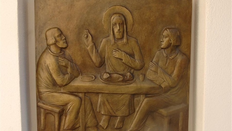 Emmaus Die Jünger begegnen Jesus auf dem Weg nach Emmaus und erkennen ihn beim Abendessen, als er das Brot brach.