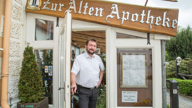 Henry Kieslich betreibt in Kodersdorf die Gaststätte "Zur alten Apotheke". Auf seiner Internetseite geht er mit Informationen sparsam um.