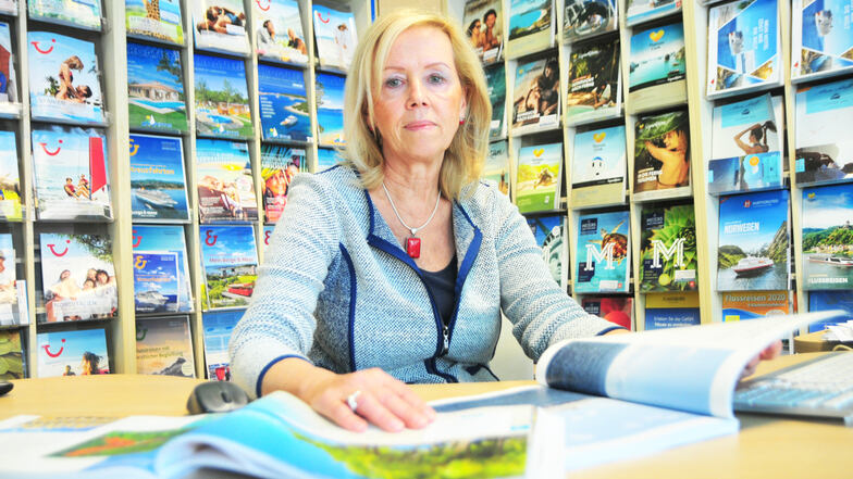 Evelyn Klotzsche-Bieler, Inhaberin des Großenhainer Reisebüros „Evis Reiseladen“, bemüht sich seit Tagen darum, gute Lösungen für ihre Kunden zu finden.