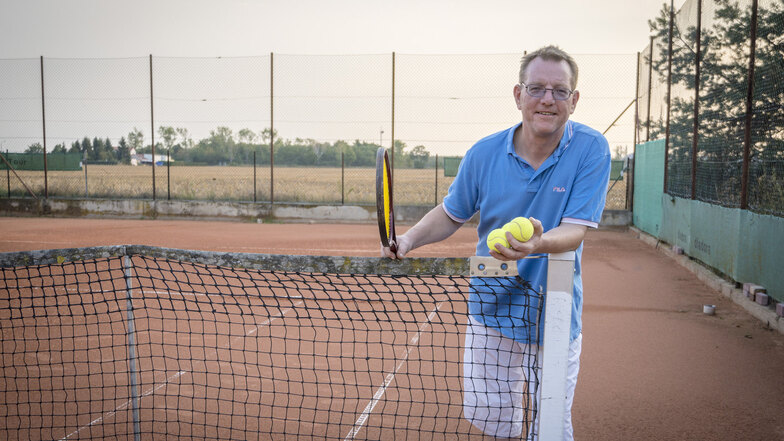 Heiko Sommer will auf seinem Tennisplatz in Lichtensee bald regelmäßig Turniere ausrichten.