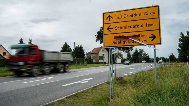 Die Kreuzung auf der B 6 am "Dürren Fuchs" bei Schmiedefeld: Für die Nachbarn ist die Verkehrs- und Lärmbelastung unerträglich geworden.