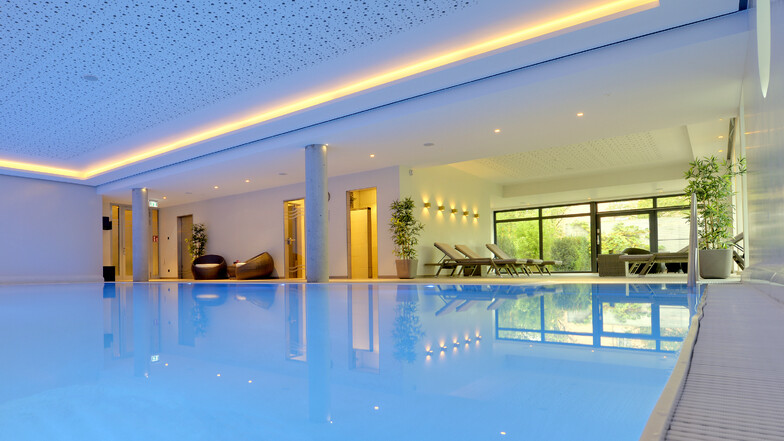 In unserem wohltemperierten Indoor-Pool können Sie dem Alltagsstress davon Schwimmen.