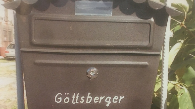 Der ominöse Briefkasten am Tor des unbewohnten Hauses mit Göttsbergers Namen darauf.