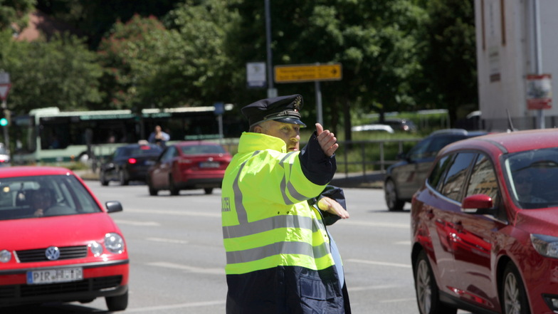 Pirna: Was gilt, wenn die Ampel dem Polizisten widerspricht?
