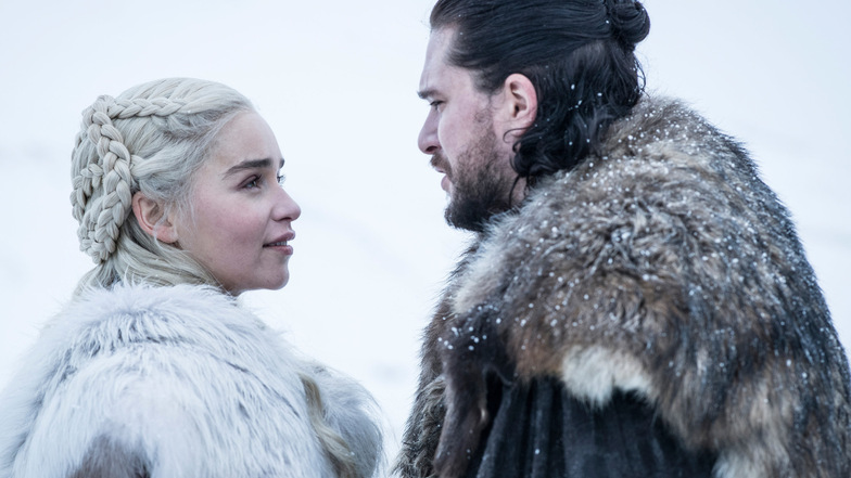 Emilia Clarke als Daenerys Targaryen und Kit Harington als Jon Schnee in einer Folge der achten Staffel der Serie "Game of Thrones".