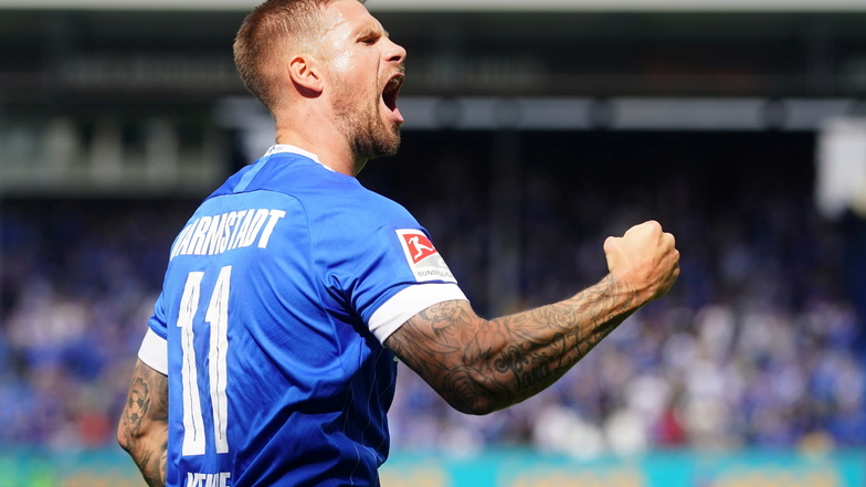 Darmstadts Tobias Kempe jubelt über seinen Tor zum 1:0. Es war sein sechster Treffer gegen seinen Ex-Verein.