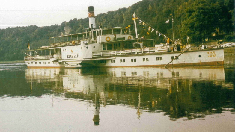 1950 wurde das Schiff "Lössnitz" in "Einheit" umbenannt, im Bild bei einer Fahrt im Jahr 1973.