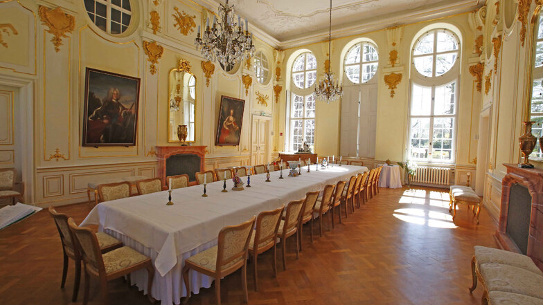 Die große Tafel im Barocksaal des Schlosses steht für Gesellschaften wie Geburtstage und Jubliäen bereit.