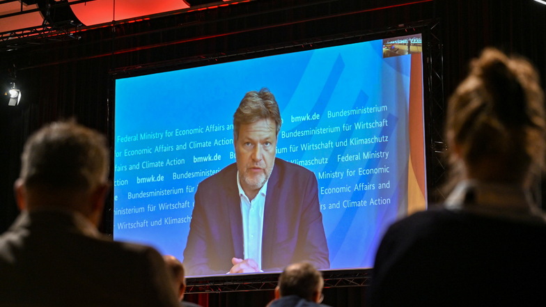 Robert Habeck (Bündnis 90/Die Grünen), Bundesminister für Wirtschaft und Klimaschutz, war auf der zweiten Infrastrukturkonferenz des Bundesverbandes der Energie- und Wasserwirtschaft e. V. live zugeschaltet.