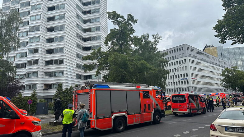 Nach tödlichem Sprung aus Hochhaus in Berlin: Verdacht der Brandstiftung