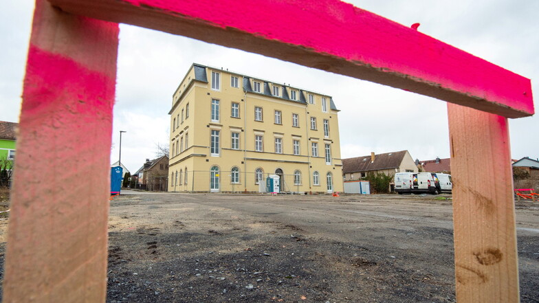 Am Fuchsbau in der Radeburger Straße 16 fehlen noch die Balkone. Doch die Außenfassade ist fertig.