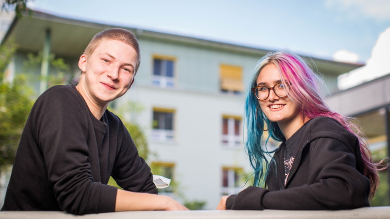 Lilian und Tobi beenden bald ihren Bundesfreiwilligendienst unterm Dach der Paritätischen Freiwilligendienste Sachsen. Rund ein Jahr Arbeit mit psychisch kranken Menschen liegt hinter ihnen.