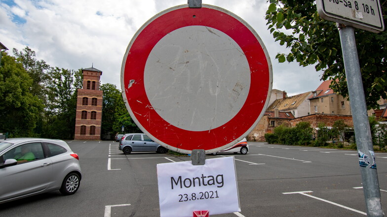 Der Parkplatz „Alte Feuerwache“ am Leisniger Lindenplatz ist ab Montag gesperrt. Auch sonst gibt es Einschränkungen.