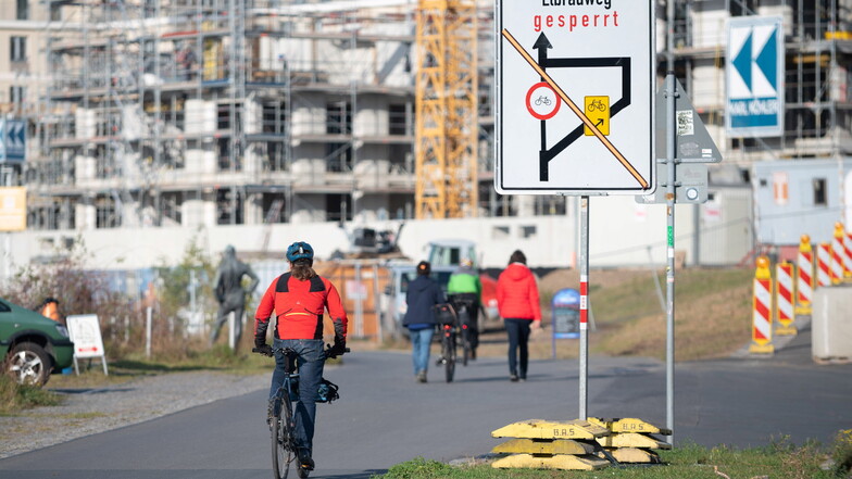 Ab Montag ist der Elberadweg im Bereich der Hafencity in Dresden gesperrt. Die Umleitungsstrecke sei nicht optimal, kritisiert der ADFC.