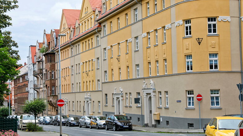 Die sanierte Häuserzeile an der Äußeren Bautzner Straße in Löbau,