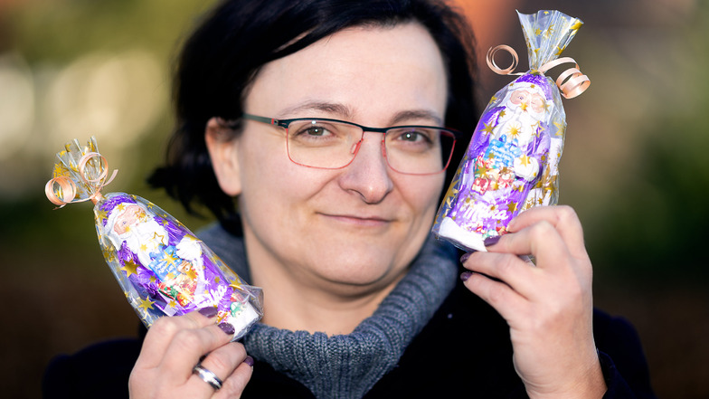 Bürgermeisterin Janine Bansner versteckt  jeden Tag einen Schoko-Weihnachtsmann in Frankenthal.