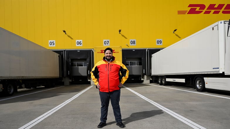 An ihm kommt keiner vorbei: Mustafa Tonguc, Chef von DHL Express Germany, beim Besuch des Standorts in Klipphausen bei Dresden. Ein Typ von der Basis für die Basis.