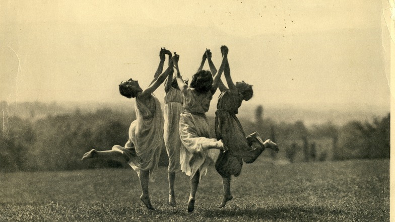 Schwedische Gymnastik im Luftbad im Frühjahr 1913. Mit freundlicher Genehmigung des Deutschen Werkbund
	Sachsen e.V. (Fotograf unbekannt).