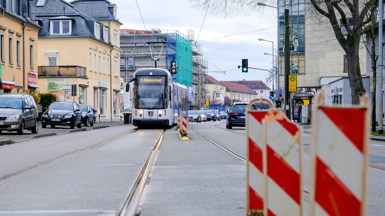 In Höhe Hauptstraße sind die Gleise der Straßenbahnlinie 4 in einem besonders schlechten Zustand. Voraussichtlich in einem Jahr wird in dem Bereich gebaut.