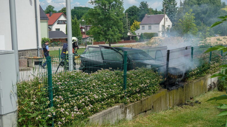 In Kirschau hatte am Sonntagmittag ein Pkw auf einem Parkplatz gebrannt.
