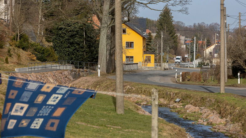 Im Mitteldorf von Reichstädt beginnt bald die letzte Etappe des Straßenbaus in Reichstädt.