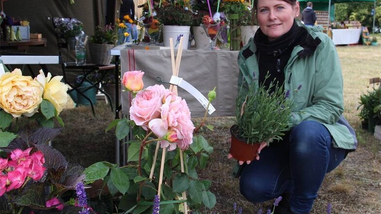 Kathrin Neumann, Floristin aus Crosta, hatte schöne Blumen im Angebot.