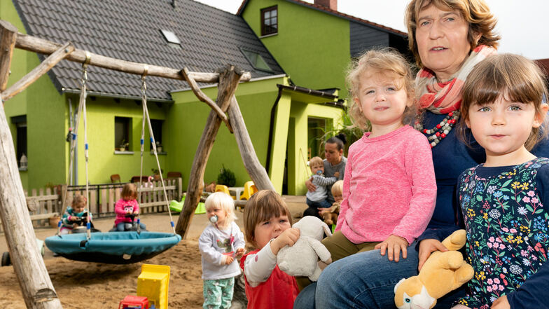 Maja, Anna und die anderen Kinder fühlen sich wohl bei Heidi Schäfer, die in Sdier seit 17 Jahren als Tagesmutter arbeitet. Sie ärgert sich über fehlende Anerkennung ihrer Arbeit durch die Gemeinde Großdubrau.
