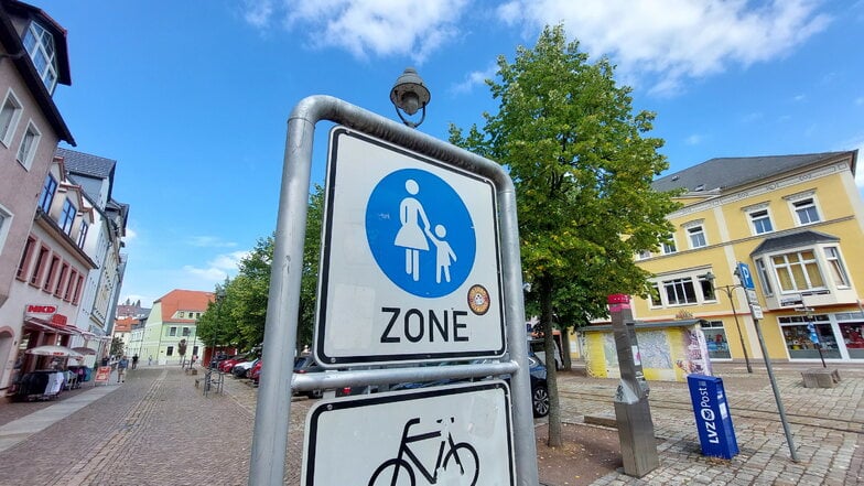 In weiten Teilen ist die Döbelner Innenstadt Fußgängerzone oder verkehrsberuhigt. Auch Handwerker dürfen hier nicht parken. Jetzt soll es Ausnahmen geben.