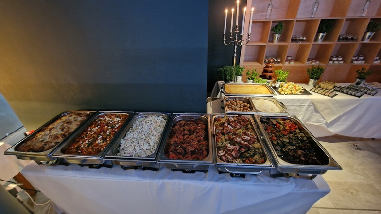 Das Buffet zur Saunanacht hält viele kulinarische Highlights bereit.