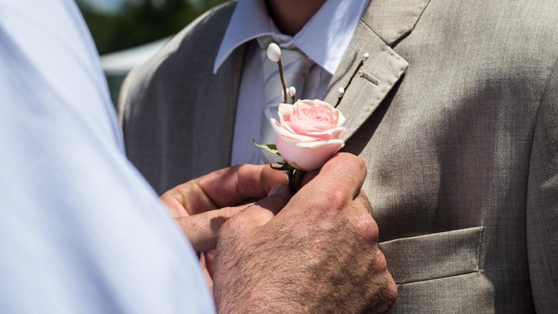 Segensfeiern für homosexuelle Paare werden in vielen Gemeinden heute schon praktiziert, finden aber in einer kirchenrechtlichen Grauzone statt.