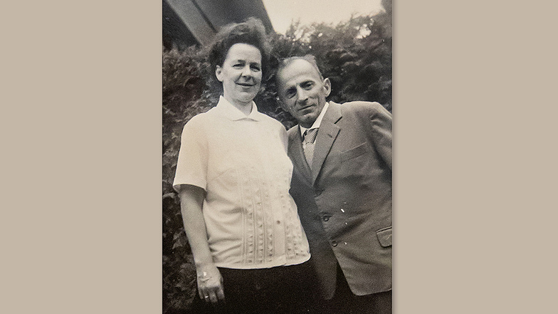 Dorothea Eckert zusammen mit ihrem Mann Adolf in einer undatierten Aufnahme. Adolf Eckert arbeitete als Betriebstischler im Waggonbau Niesky.