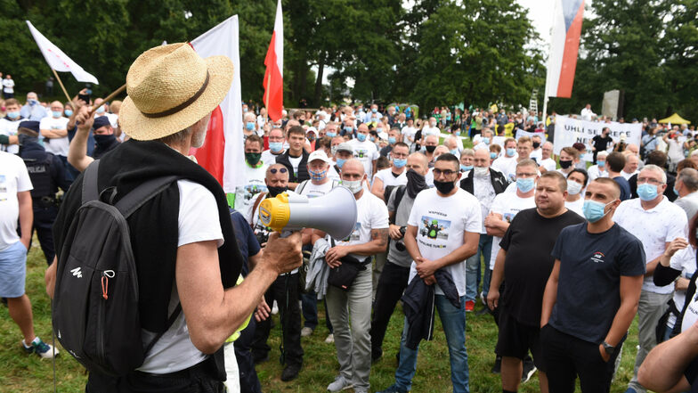 Zahlreiche Redner sprachen sich bei der Greenpeace-Demonstration für einen Stopp des Tagebaus Turów aus.