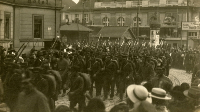Griechische Soldaten des IV. Griechischen Armeekorps nach ihrer Ankunft im Herbst 1916 in Görlitz.