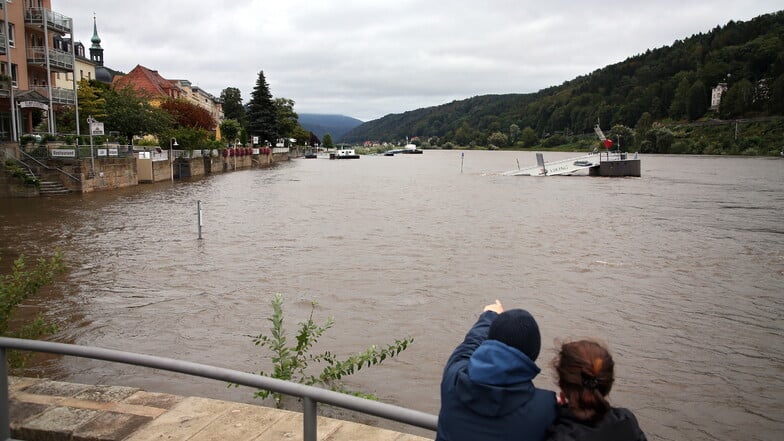 Und so sieht es Sonntagmittag an der Elbpromenade aus.