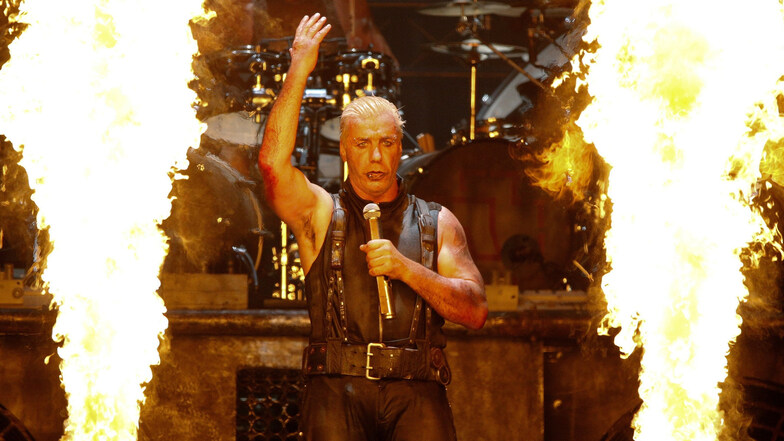 Till Lindemann, Sänger der Band Rammstein steht beim Wacken Open-Air Festival 2013 auf der Bühne.