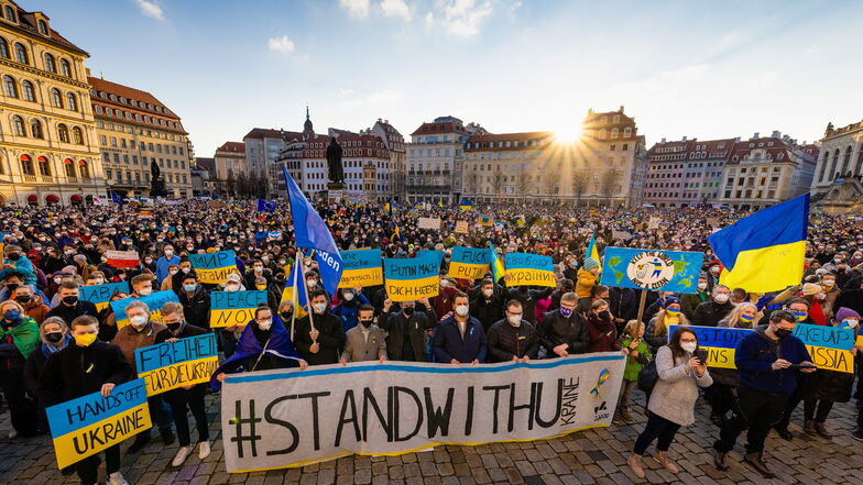 Tausende demonstrierten am Sonntagnachmittag in Dresden gegen den Krieg in der Ukraine.