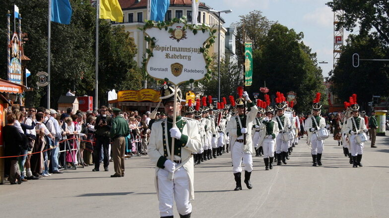Der Radeberger Spielmannszug nimmt am diesjährigen Trachten- und Schützenzug zur Eröffnung des Münchner Oktoberfests teil.