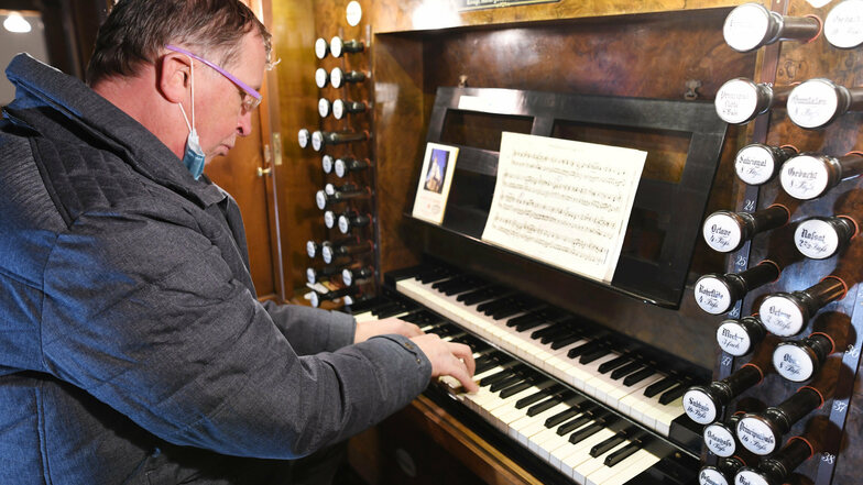 Hobbyorganist und Kirchenvorstand Frank Israel sorgte an der Orgel für den kulturellen Teil des Abends. 