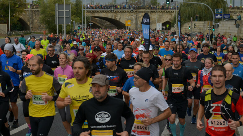 Knapp 8.000 Läufer waren beim Dresden-Marathon 2019 am Start. In diesem Jahr fällt er aus.