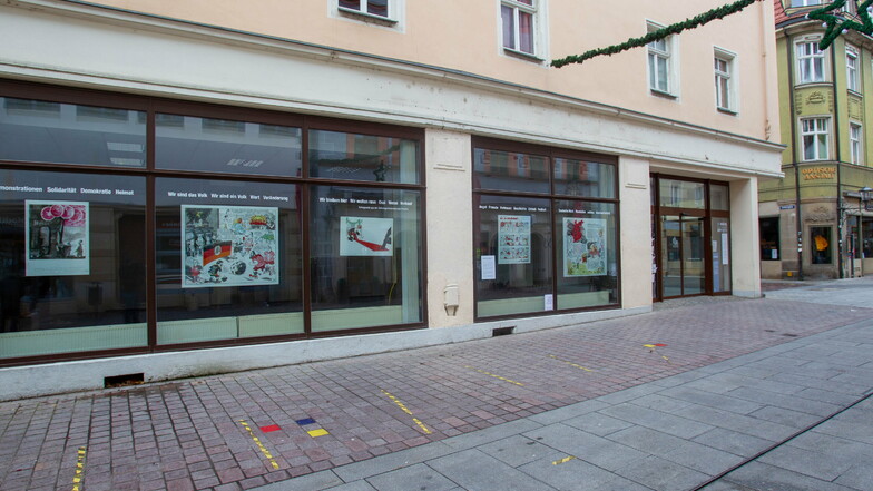 Laden Schössergasse 6/Ecke Dohnaische Straße in Pirna: Umgestaltet zum Zeitfenster zum Thema "Widerstand".