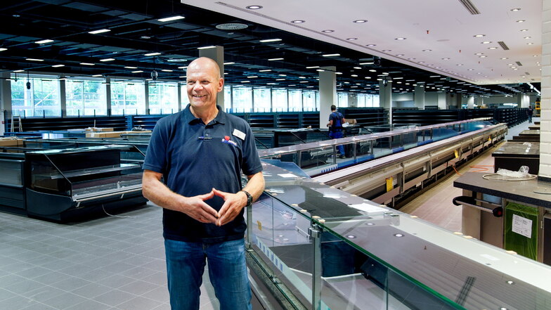 Peter Simmel eröffnet im September diesen neuen Supermarkt am Dresdner Hauptbahnhof.
