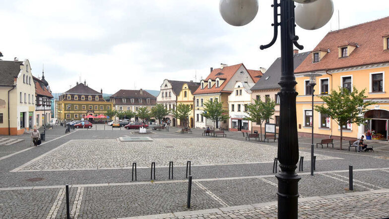 Im Camelot am Markplatz in Hradek (links hinten) sind normalerweise 50 Prozent der Gäste Deutsche. Seit Donnerstag fehlen sie.
