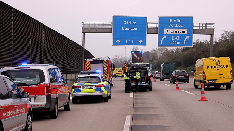 Auf der A4 wurden wegen des Unfalls zeitweise zwei Fahrspuren gesperrt.