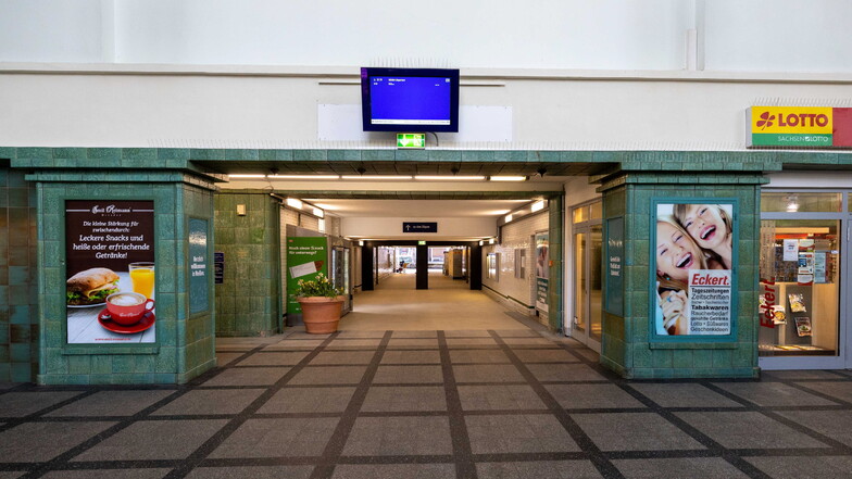 So leer war es hier lange nicht: Meißner Hauptbahnhof. Im Unterschied zu den Bussen der VGM fuhr die S- Bahn am Montag nicht.