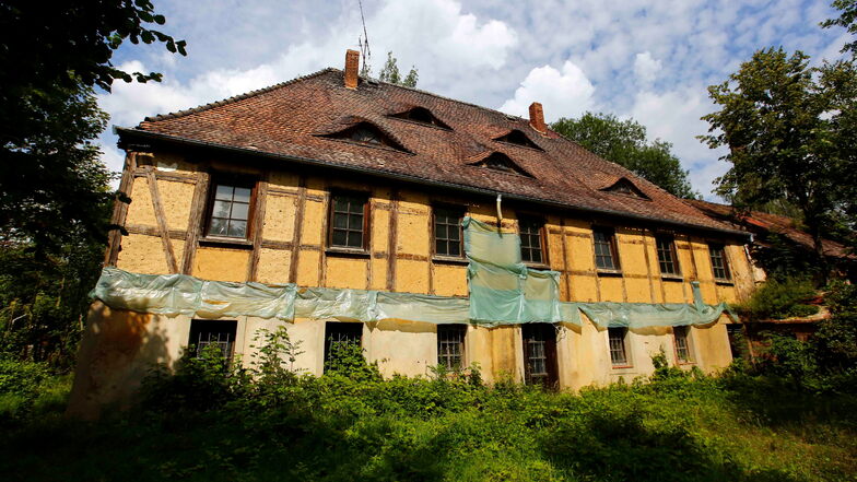 Das ehemalige Herren- oder Inspektorhaus im Kamenzer Ortsteil Biehla soll Ende des Monats versteigert werden. Biehlaer hoffen auf einen Investor der aus dem Schandfleck etwas macht.